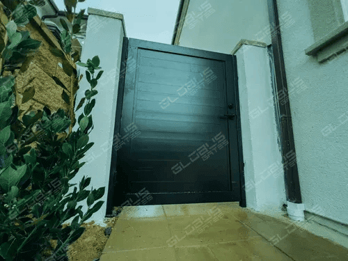 Fence company in Los Angeles - Img 1135-1 Do they make aluminum privacy fences?